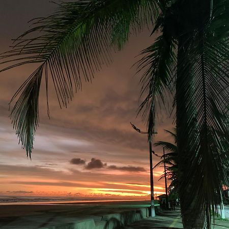 Lindo Sobrado Amarelo -Proximo A Praia Mongaguá 외부 사진